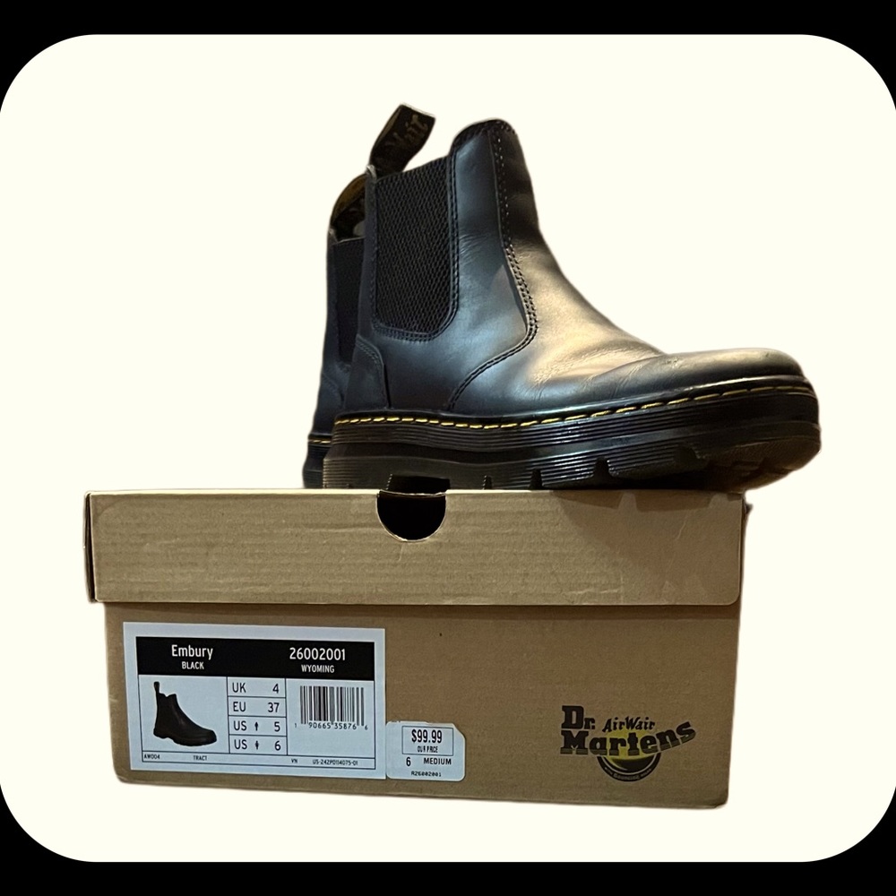 Dr. Martens
Embury Chelsea Boot size 6